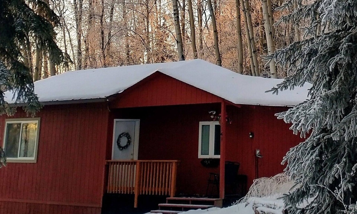 Fairbanks Cabin | Cozy Alaskan Cabin, with rare Northern Lights views.