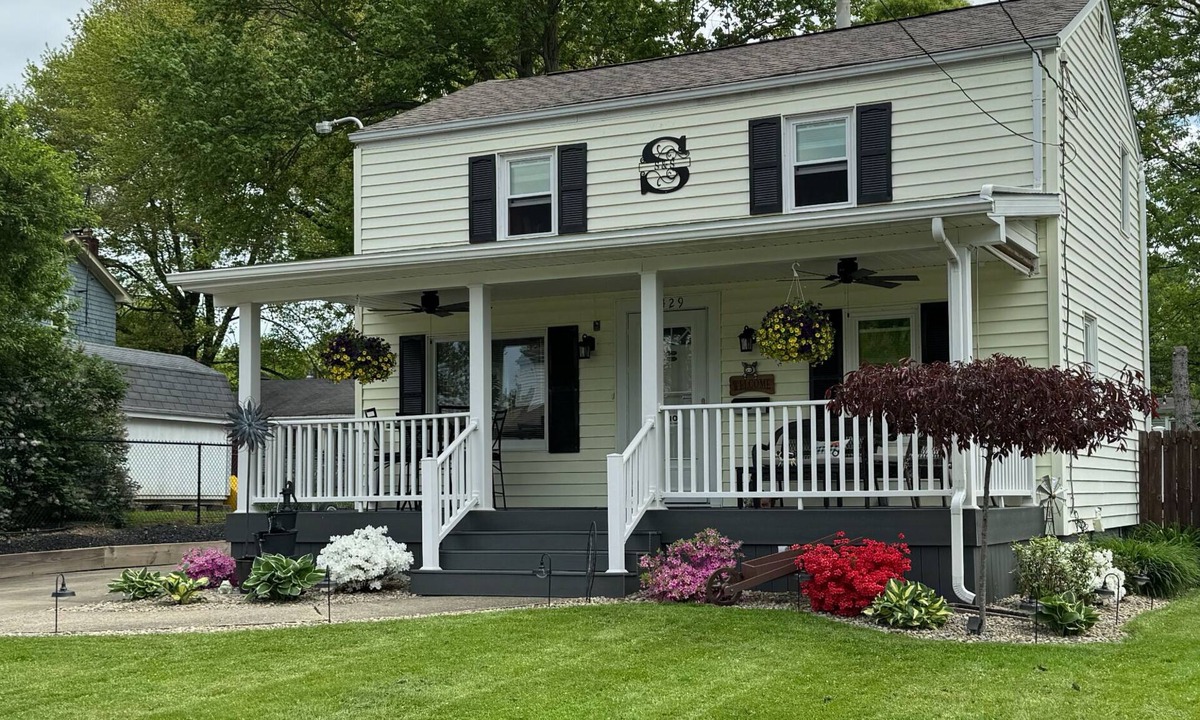 Youngstown House | Cozy and completely updated The Farmhouse at Lanterman's Village