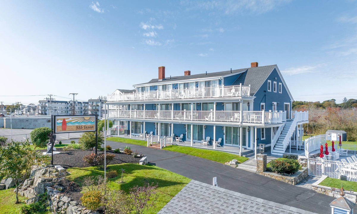 Hampton Hotel | Cozy and sweet second floor oceanfront room with private deck!