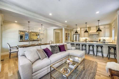 Egleston Square House | Cozy Boston Condo Near T