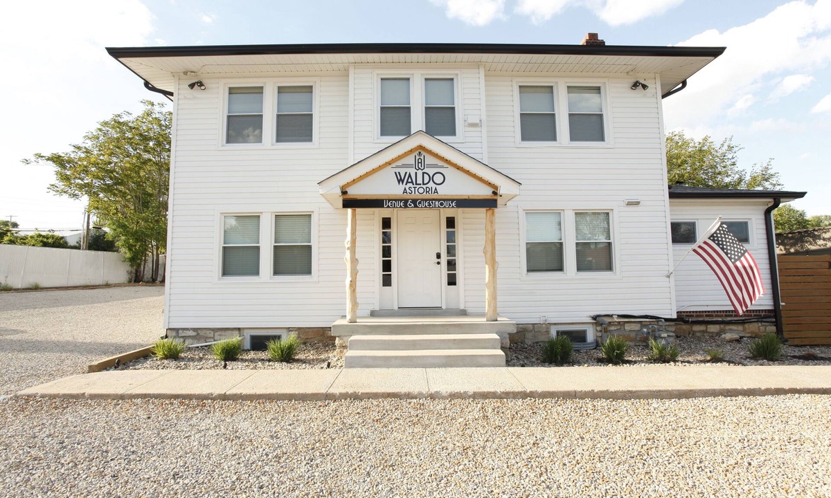 South Kansas City House | Cozy, but Large House on Quiet Commercial Street