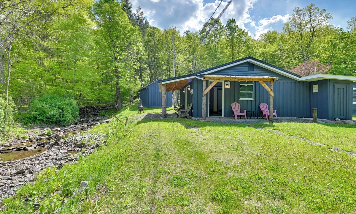 East Durham Cabin | Cozy Catskills Cabin - 12 Mi to Windham Mountain!