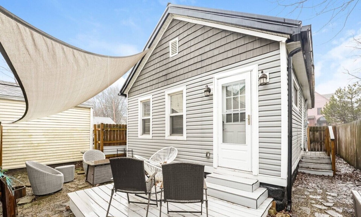 Detroit - Shoreway Cottage | Cozy Cottage on 47th, near Downtown and Lake Erie