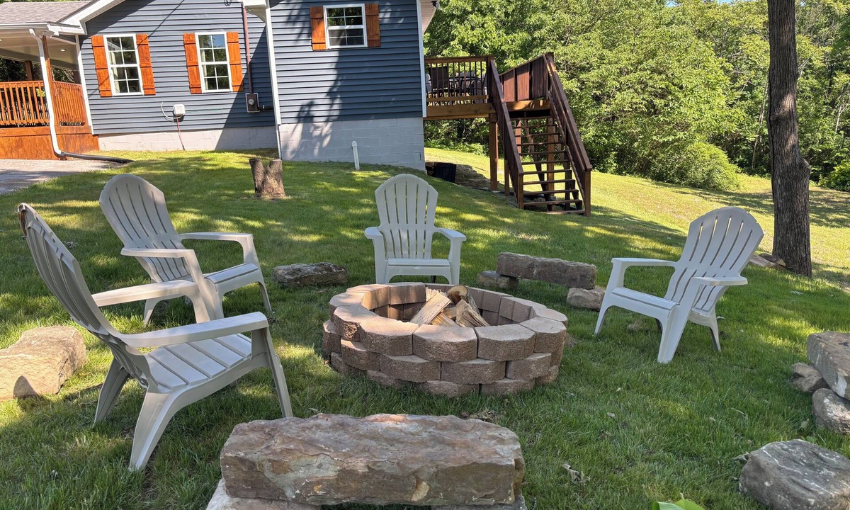 Bowling Green House | Cozy home on shady lot, 9 minutes to Beech Bend, WKU, Corvette museum, hospitals