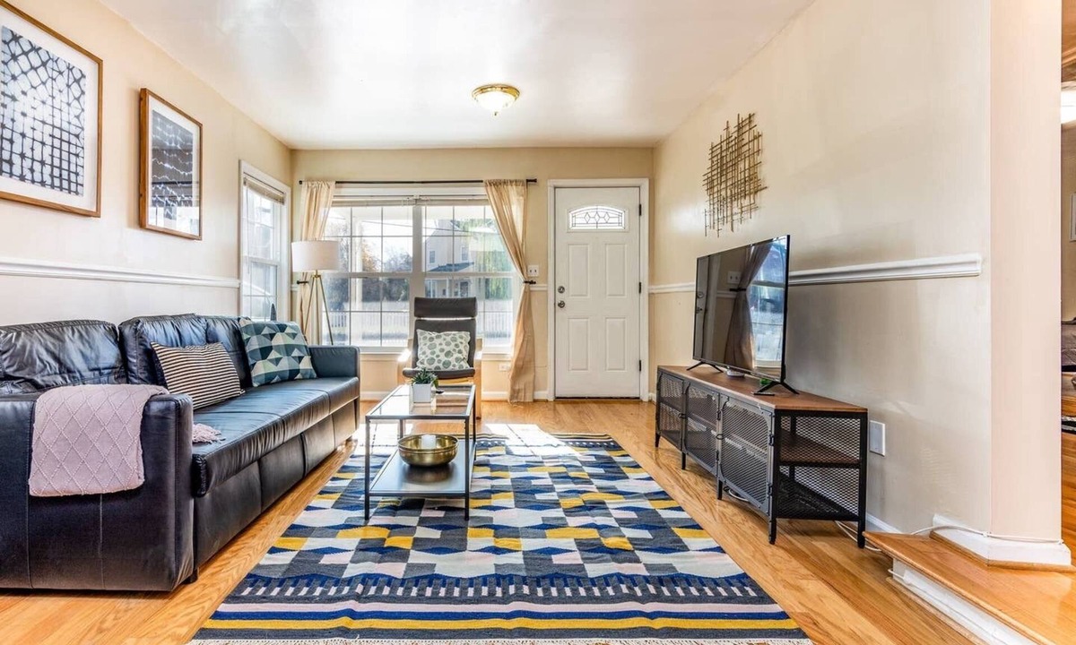 Bluemont House | Cozy House 10min to Monuments and DC by CozySuites