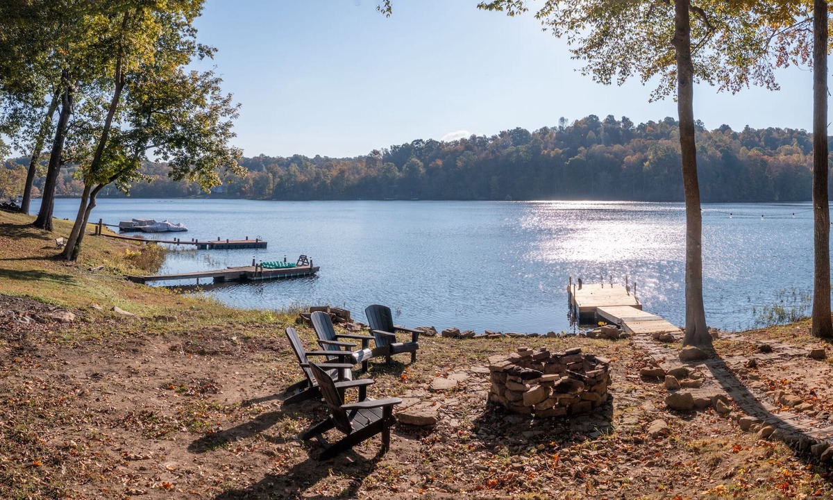 Penrod House | Cozy Lake Front House with Dock and Gorgeous Views