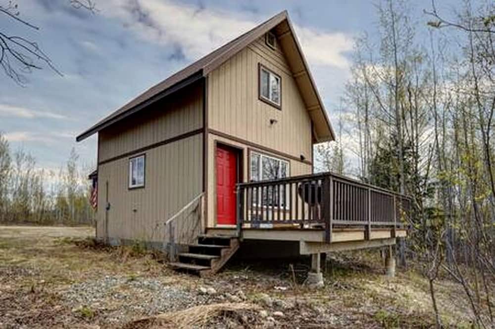 Houston House | Cozy Lakeside Cabin for Fishing and Sunsets near Willow Lake in Houston, Alaska