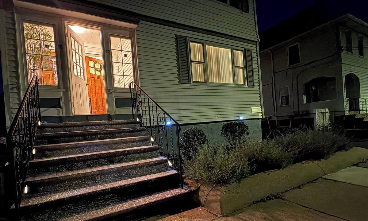 Watertown Apartment | Cozy large 2 bedrooms apartment on Historic Mt Auburn 5 Min to Harvard
