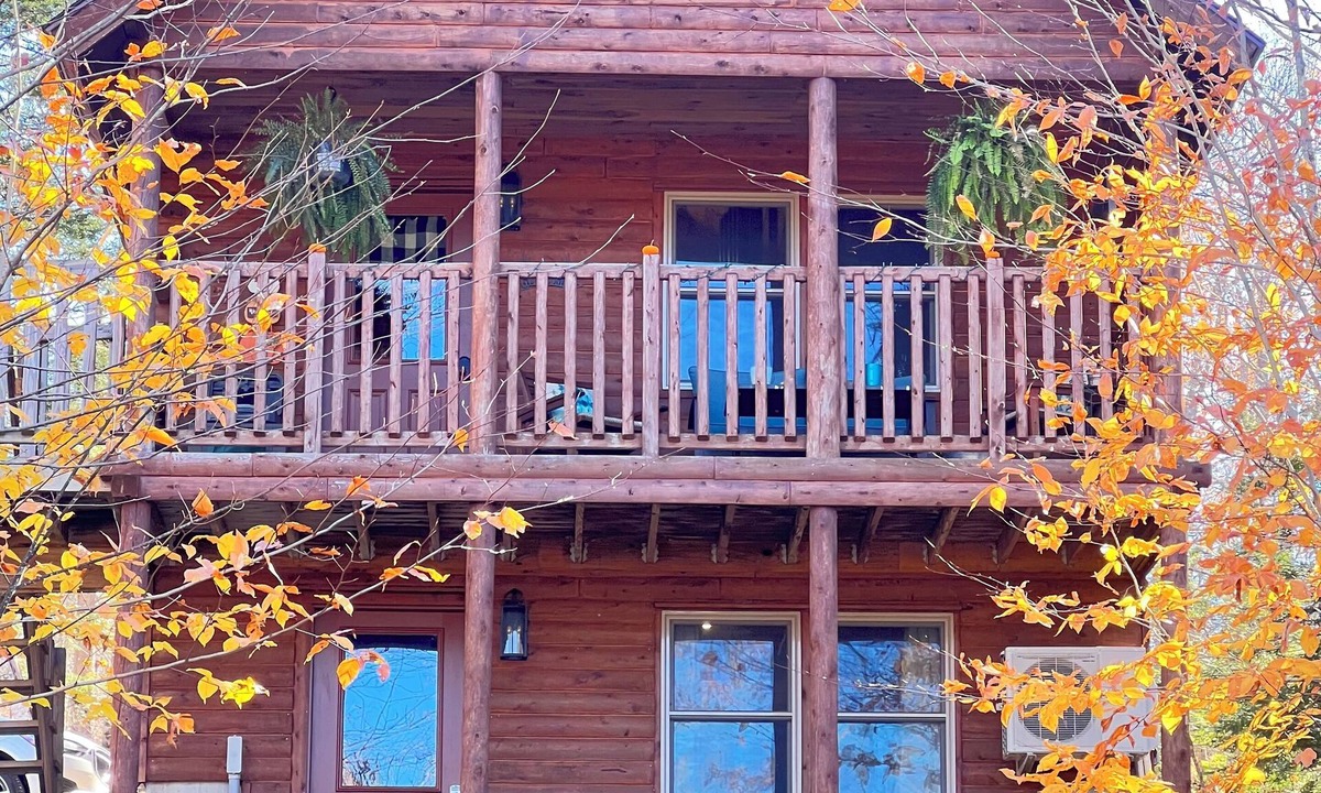 Norway Cabin | Cozy Log Cabin, Sleeps 6, Pet Friendly!