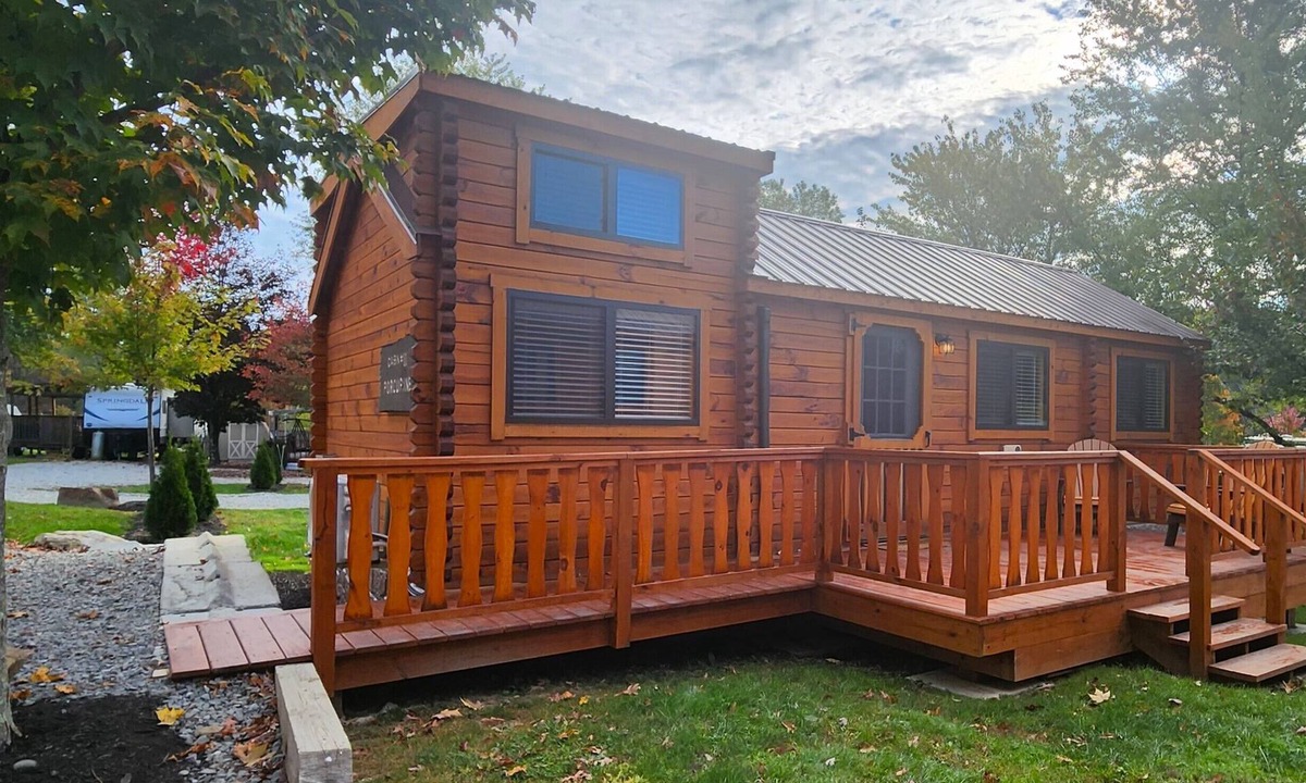 White Cabin | Cozy Log Cabin w/Loft #13. Minutes from Seven Springs and Hidden Valley!