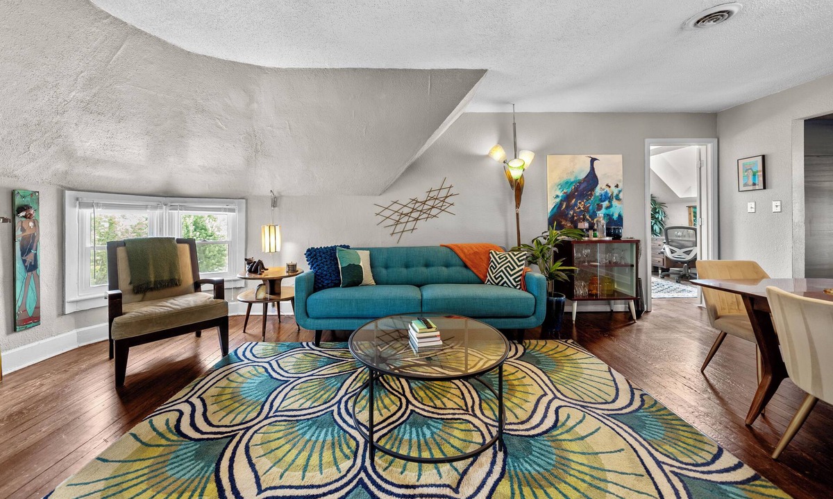 Southmoreland Apartment | Cozy Midcentury 2bd - Walk to Restaurants, Westport, & Museums - Free Parking