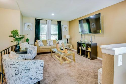 Lee's Summit House | Cozy Missouri Retreat w/Deck & Grill, Near Hiking