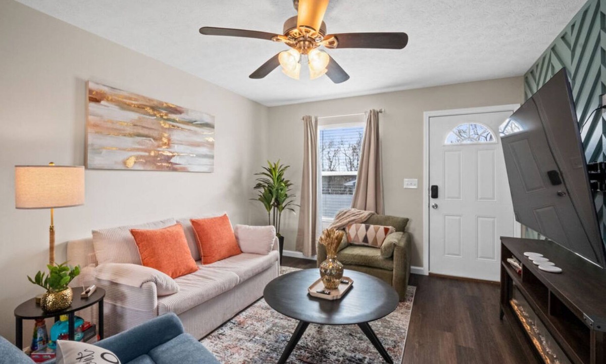 Burlington Apartment | Cozy & Modern 1-Bedroom Downstairs Apartment with King Bed + Queen Sofa Bed