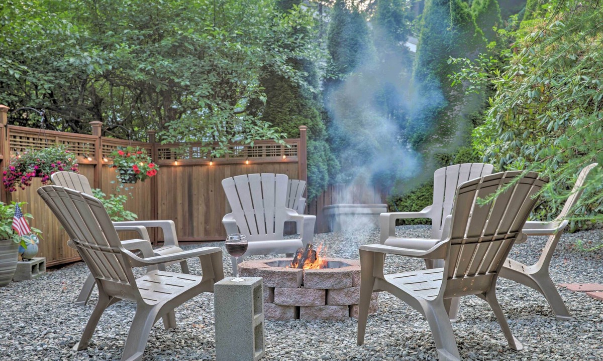 Juneau Apartment | Cozy Retreat w/Fire Pit - Near Mendenhall Glacier