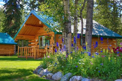 Mentasta Lake House | Cozy Rustic Creekside Cabin with Sauna near Log Cabin Creek, Tol, Alaska
