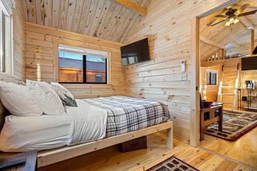Bethel House | Cozy ski cabin #6 W/Loft, HOT TUB