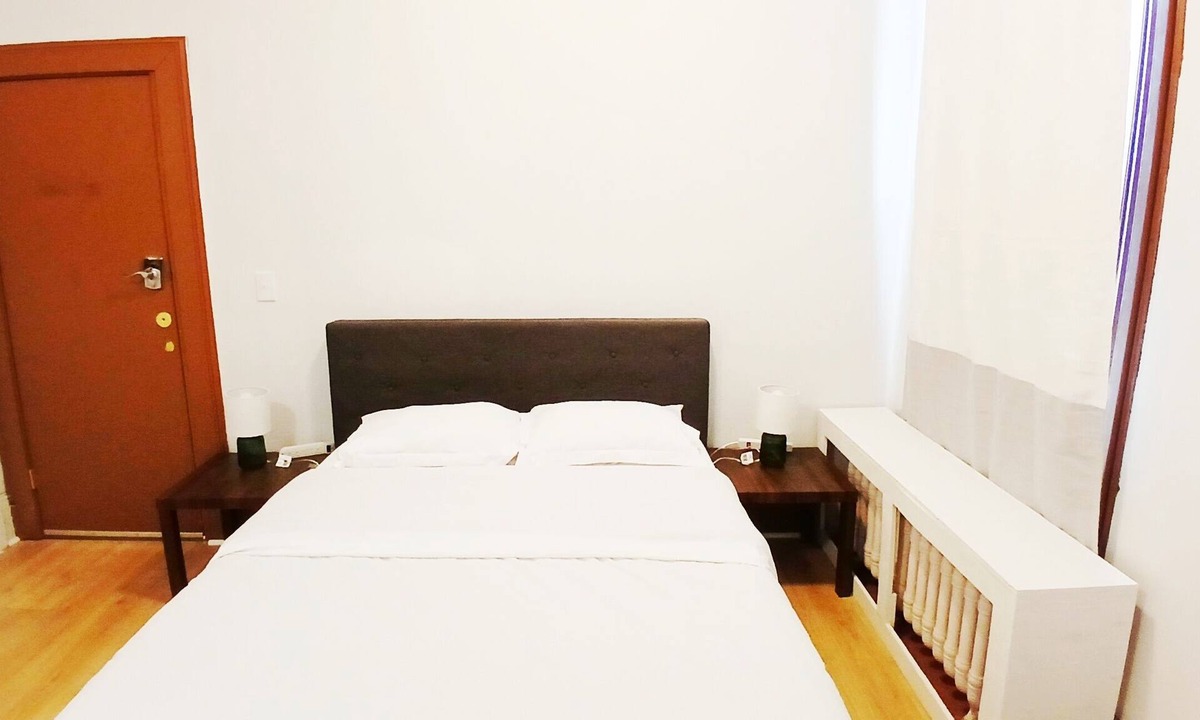 New London Apartment | Cozy spacious bedroom with king size bed, only half mile to Rt.95, private bath