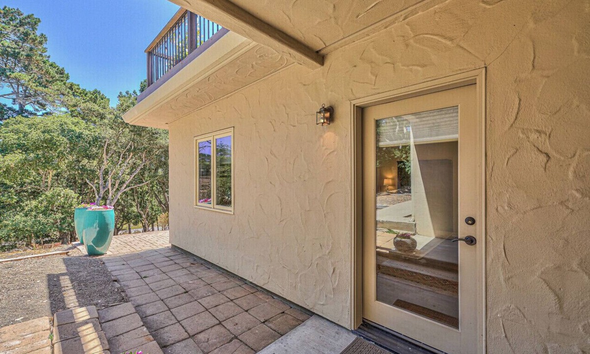 Munras Avenue Apartment | Cozy studio "Del Monte Oaks " Rental-Great for extended stays with WiFi access