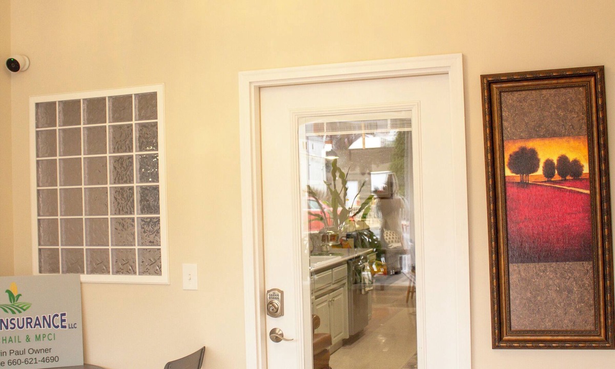 Glasgow Apartment | Cozy studio in downtown Glasgow MO, walking distance to boutiques, eating, wine