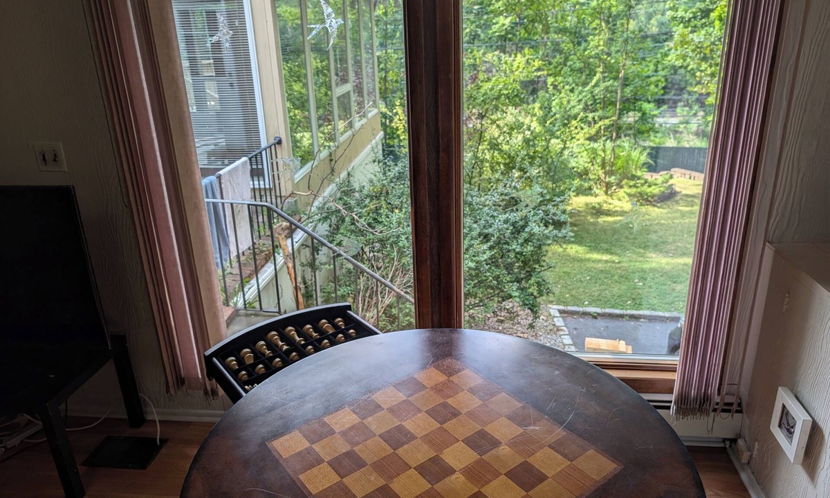 Thomaston Apartment | Cozy studio in wonderful Great Neck with AC, WiFi, fitness room