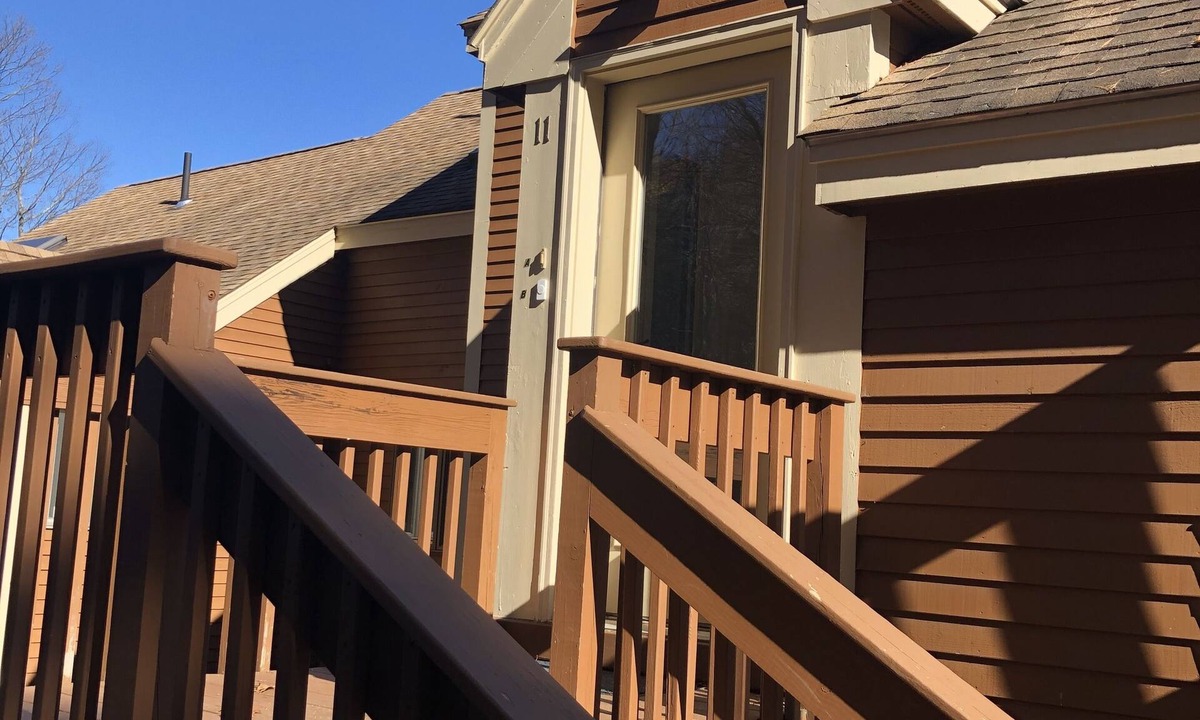 Bennington Condo | Cozy Trailside Retreat