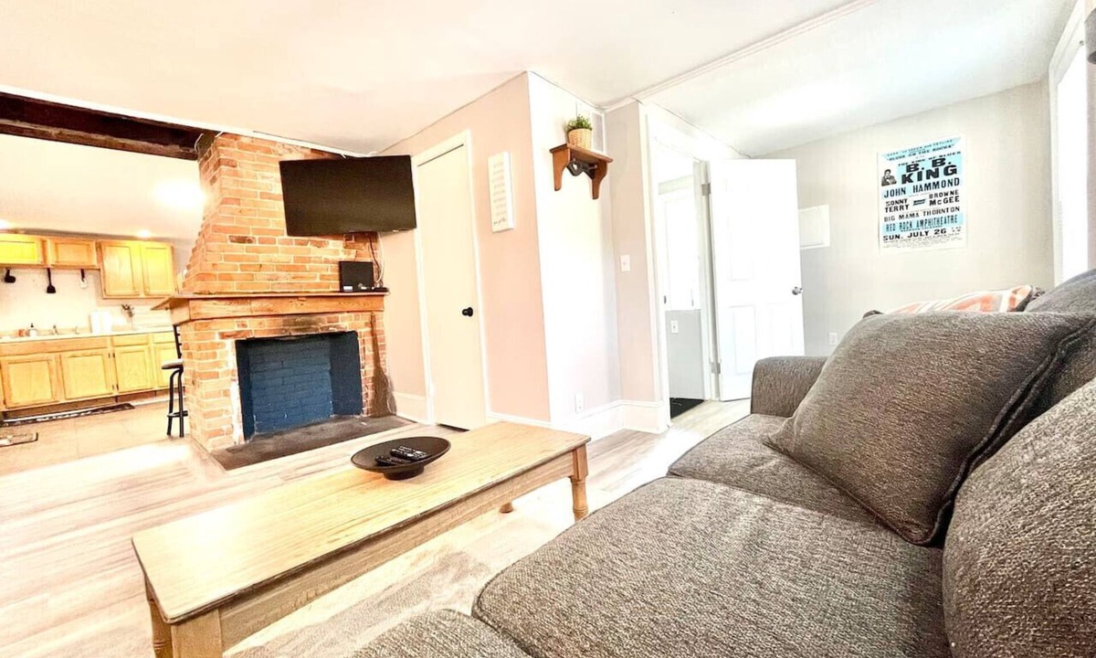 Dwight Apartment | Cozy Two Bedroom Stay In Downtown New Haven!