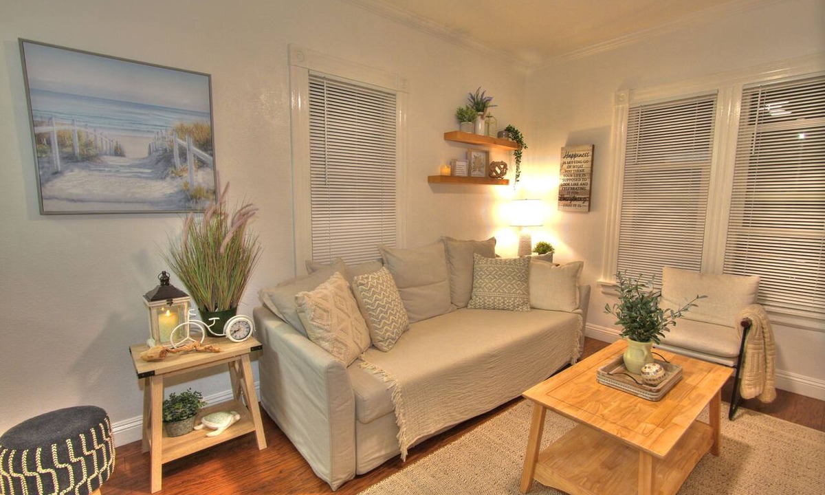 Whittier Apartment | Cozy Uptown Whittier Sleeps 4 , 25 mins. to Disneyland