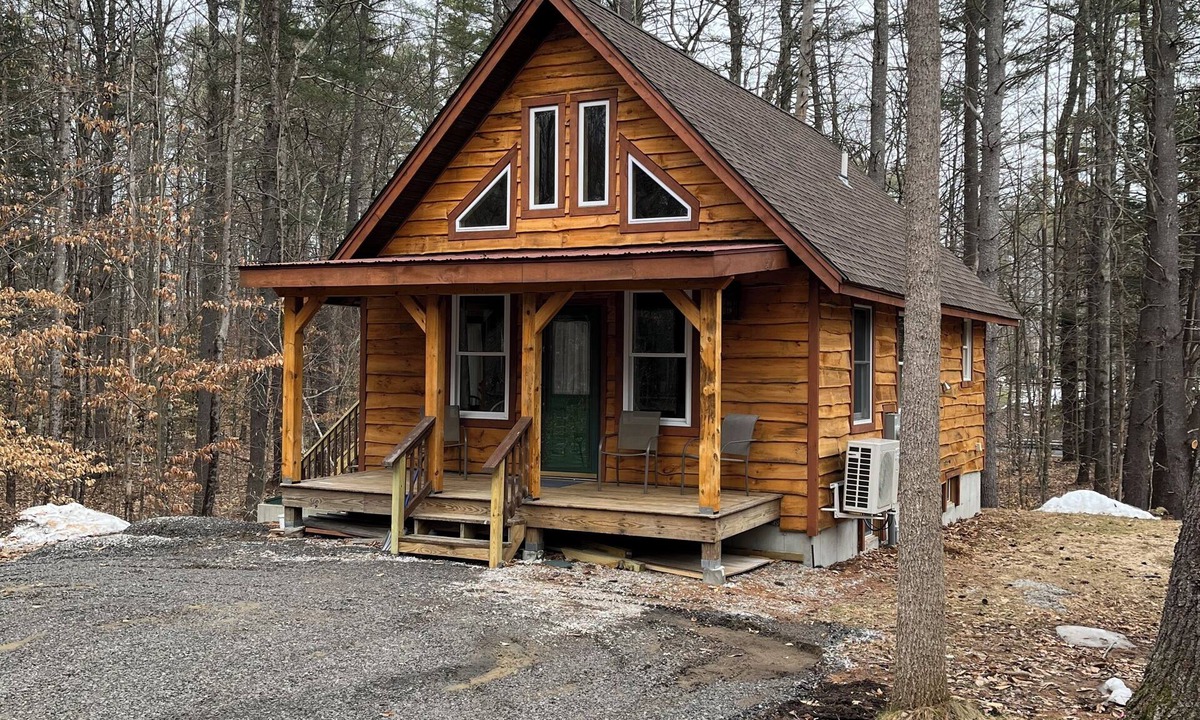 Boscawen House | Cozy Woodland Cabin Living with Loft and Brookside Views