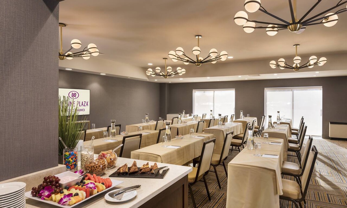 Warwick Hotel | Crowne Plaza Providence-Warwick Airport by IHG