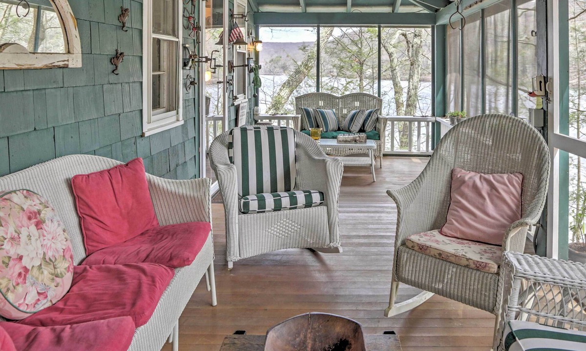 New Preston Cottage | Dainty New Preston Cottage w/Dock & Lake Views!