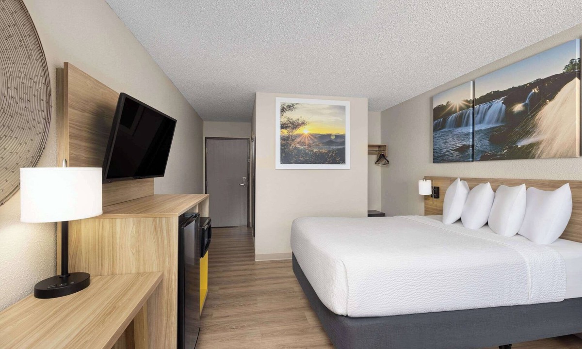 Carthage Hotel | Days Inn by Wyndham Carthage