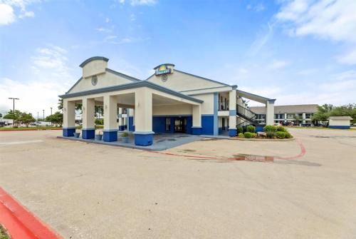 McKinney Hotel | Days Inn by Wyndham McKinney