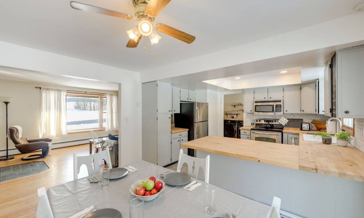 West Eaton Cottage | Deck & Fire Pit: Cozy Escape in Morrisville!