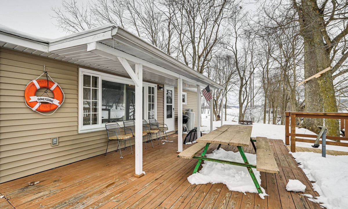 Dresden Cabin | Deck & Fire Pit! Muskingum Fishing Cabin