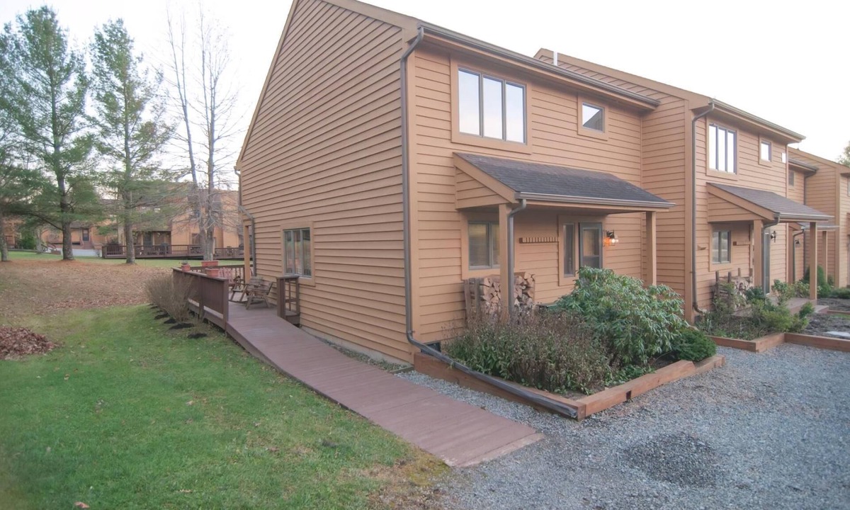 Davis Condo | Deerfield Village 135