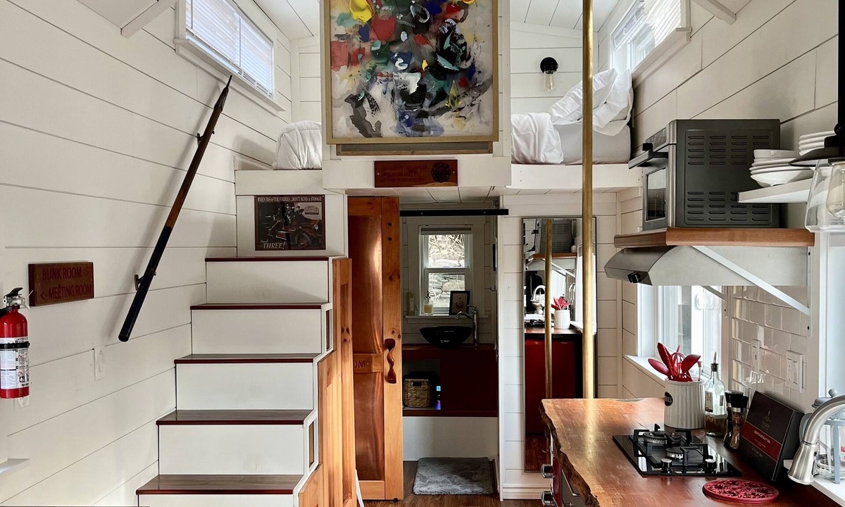 Norwichtown House | Delightful 1 Bedroom Tiny Home-10 min to Mohegan Sun!