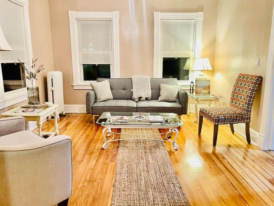 New London Apartment | DELIGHTFUL 2BR apartment with balcony - 15 min from Mohegan Sun- Foxwoods Casinos & Mystic