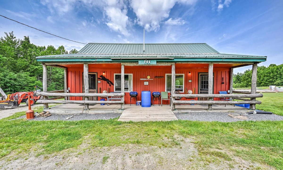 Solon Cabin | Delightful cabin with WiFi in charming Solon, 12 beds