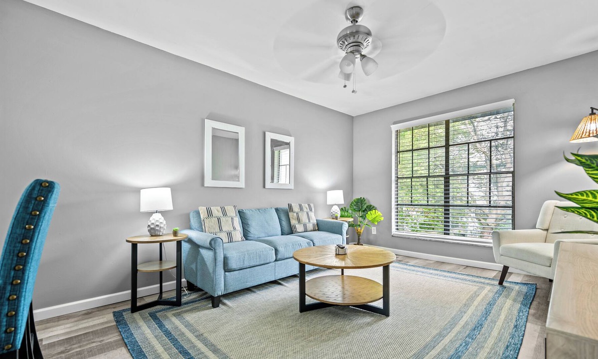 St. Charles Historic District Apartment | Delightful One-Bedroom Sanctuary Near Main Street
