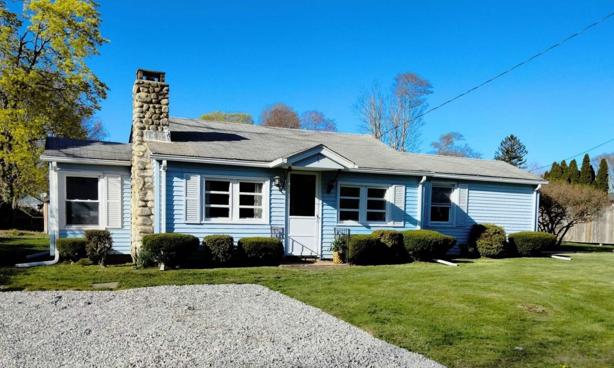 Old Saybrook Center House | Delightful retreat in the heart of Old Saybrook. Summertime bliss!