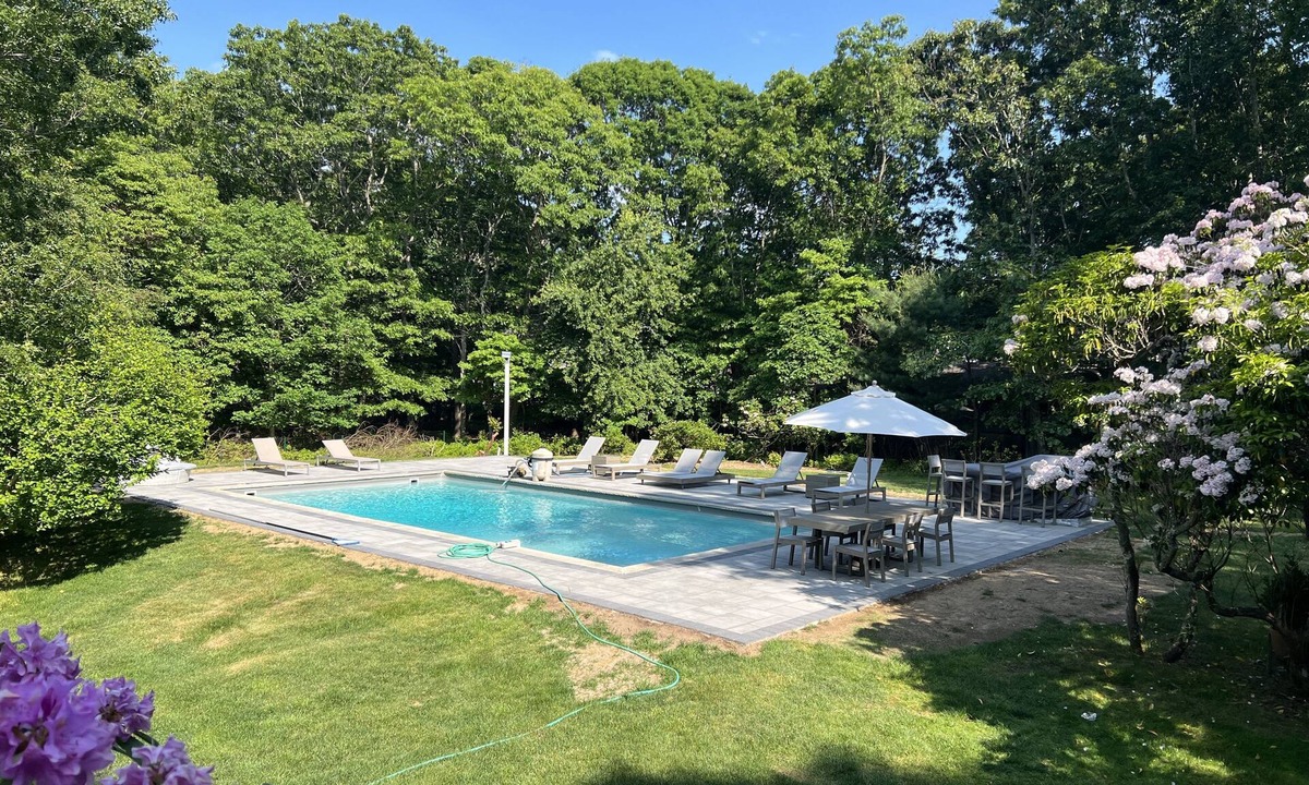 Tuckahoe House | Delightful Southampton Retreat with Heated Pool & Jacuzzi, Near Beach & Shopping