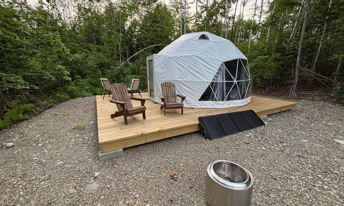 Lincoln RV Rental | Deluxe Geodesic Dome with Mountain Views