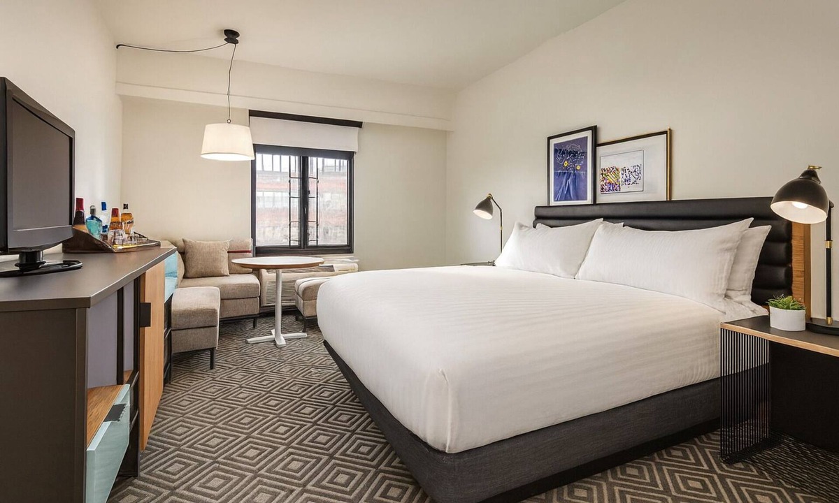 Cambridge Hotel | Deluxe King Retreat Near Harvard Square and Downtown Boston Adventures