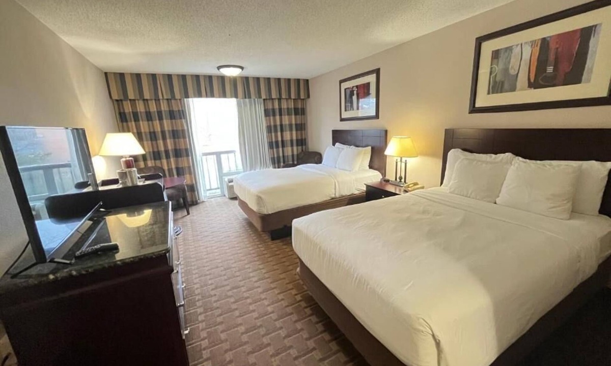 Clarksville Hotel | Derby Hotel & Suites