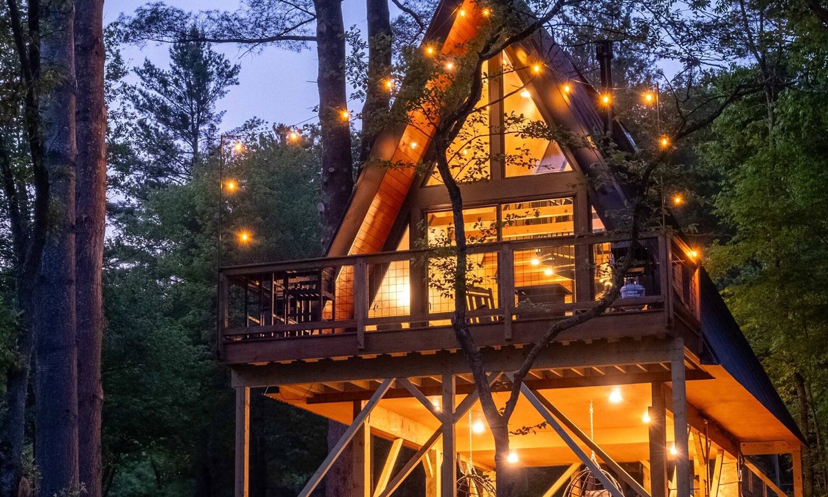 Johnson Cabin | Designer A-Frame Treehouse with hot tub on river
