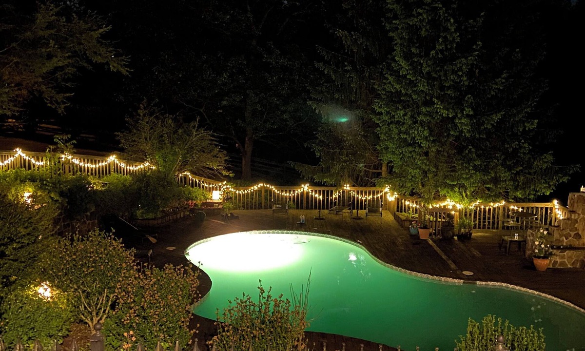Lewisburg House | Designer Decorated Estate in Historic Downtown Lewisburg, West Virginia