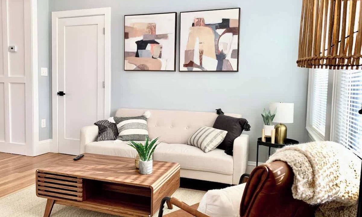 Arlington Condo | Designer Style 3Br, King Bed, W/D,Parking,Spotless