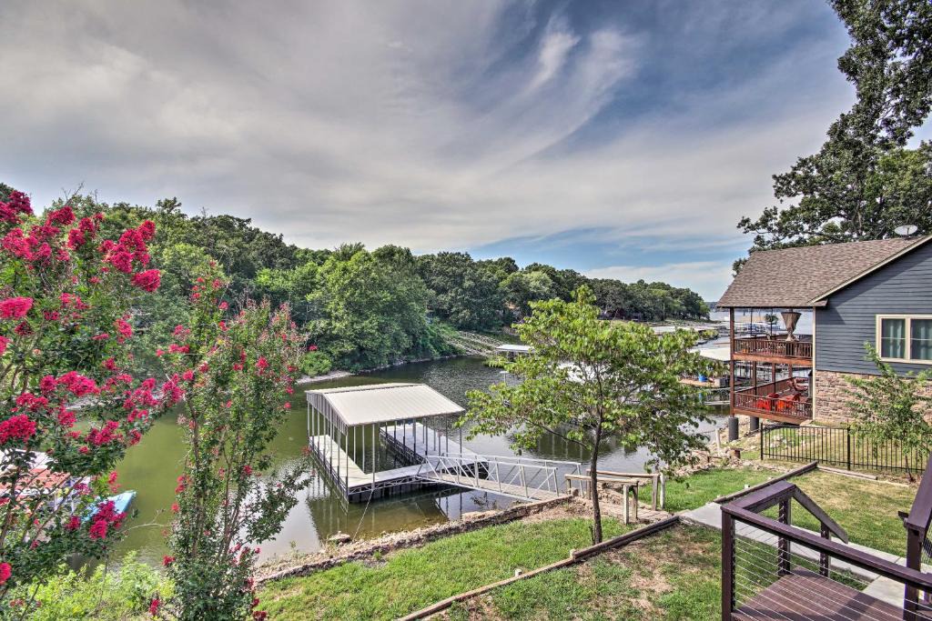 Tia Juana House | Dock, Deck & Boat Slip: Lakefront Eucha Home