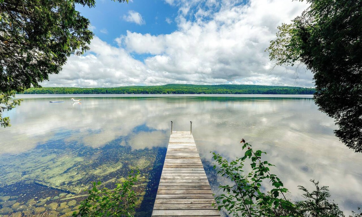 Lincoln House | Dock & Gym! Lakefront Family Retreat in Lincoln