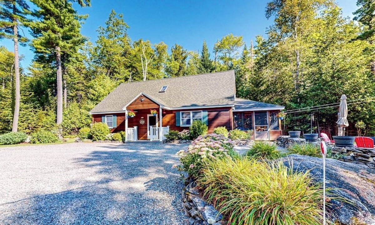 Bowerbank House | Dog-Friendly, lakefront gem with private dock, deck, horseshoe pit & firepit